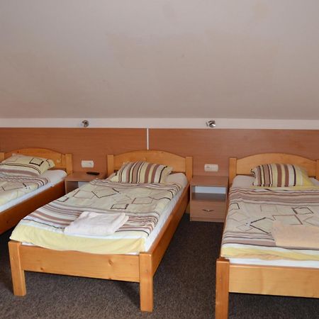 Lesny Zakatek Bed & Breakfast Смардзевице Екстериор снимка