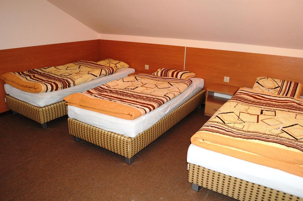 Lesny Zakatek Bed & Breakfast Смардзевице Екстериор снимка