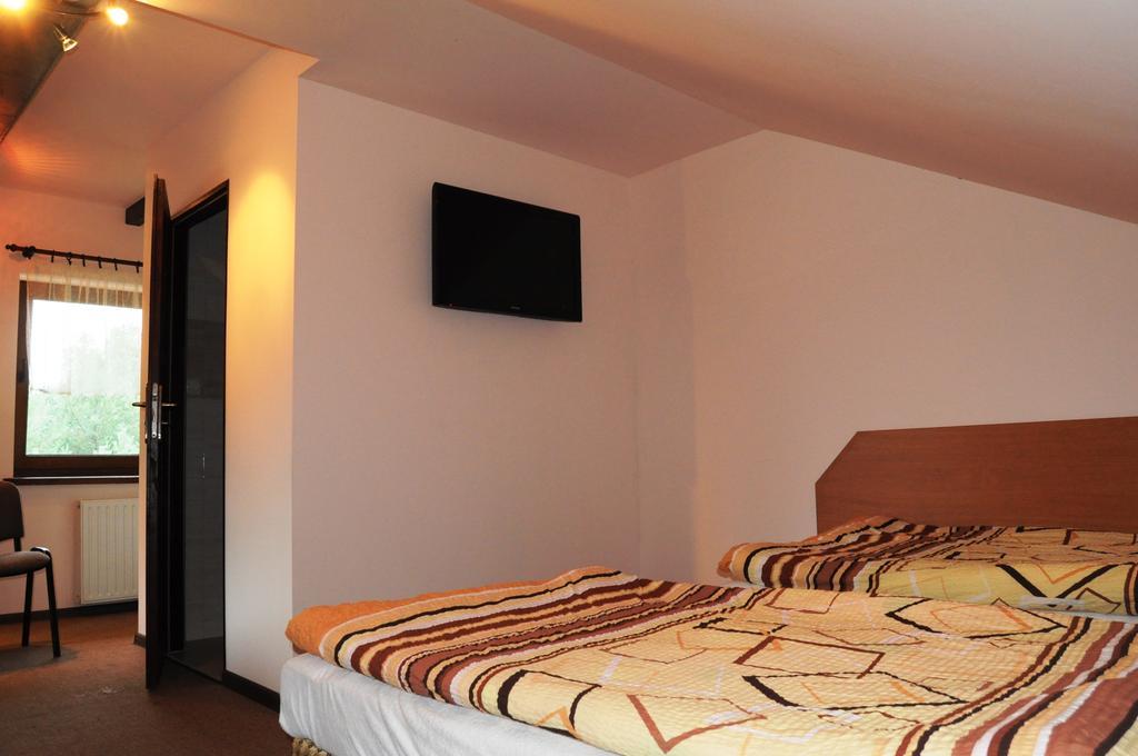 Lesny Zakatek Bed & Breakfast Смардзевице Екстериор снимка