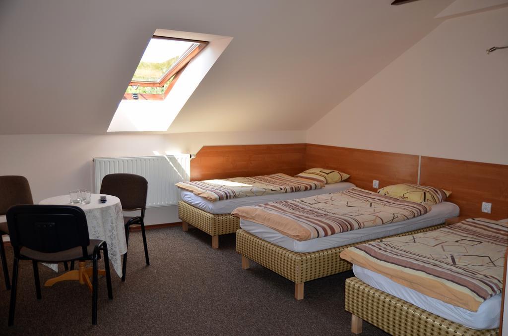 Lesny Zakatek Bed & Breakfast Смардзевице Екстериор снимка