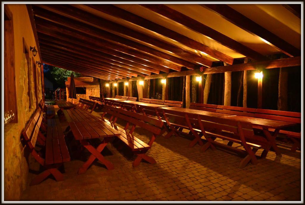 Lesny Zakatek Bed & Breakfast Смардзевице Екстериор снимка